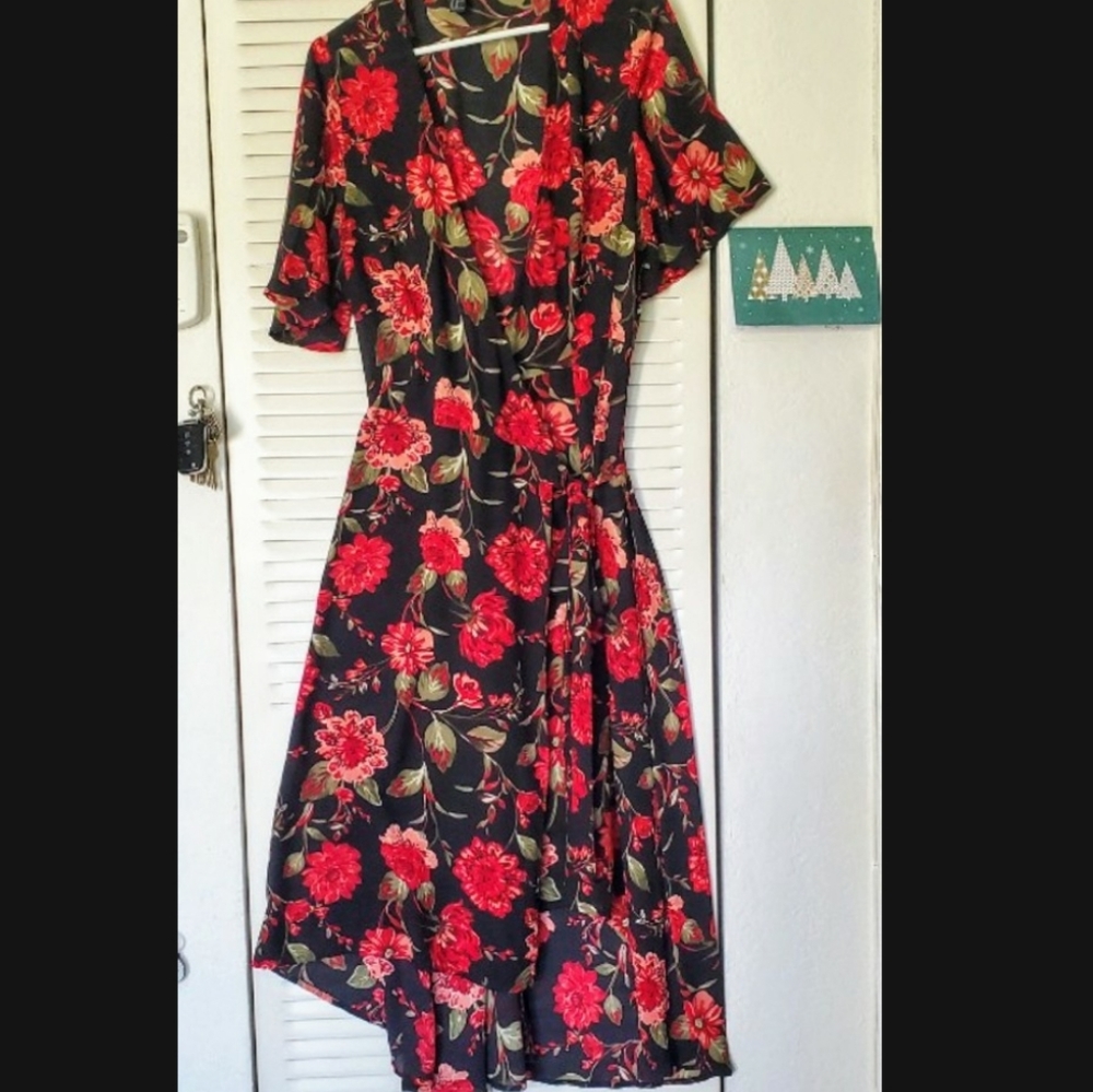 F21 Plus Black & Red Print Maxi Tie Wrap Dress